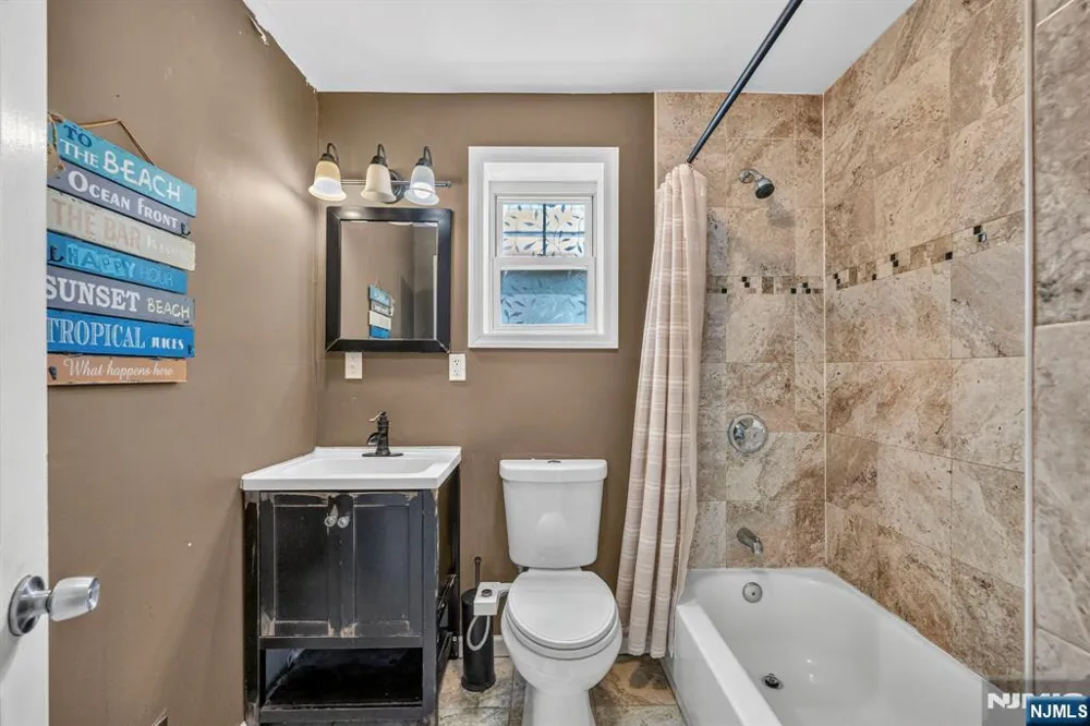 446 Clifton Avenue Newark, NJ 07104