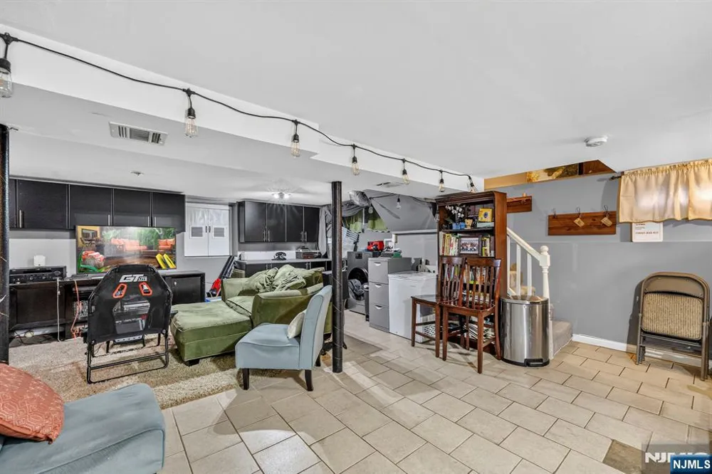446 Clifton Avenue Newark, NJ 07104