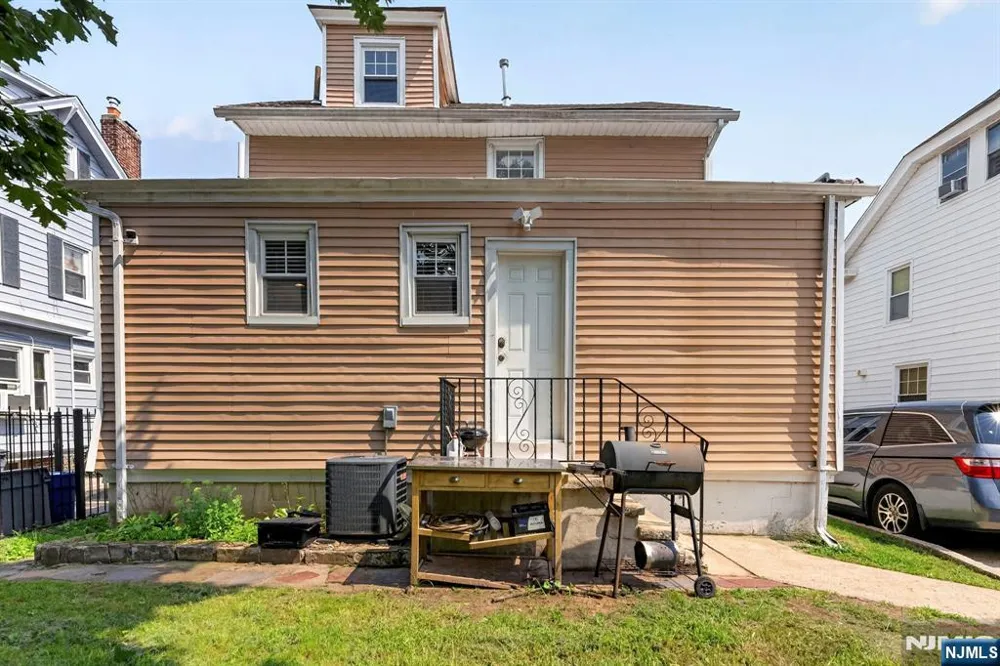 446 Clifton Avenue Newark, NJ 07104