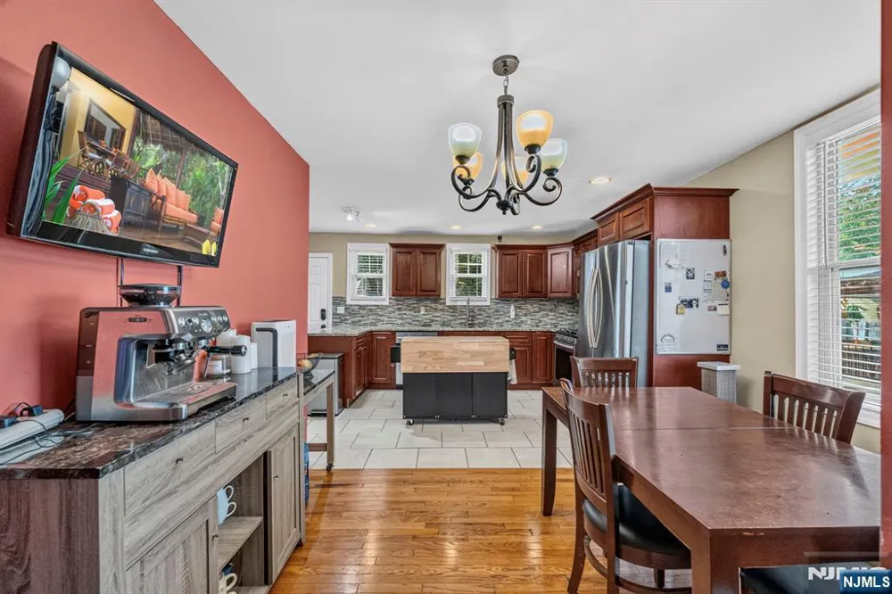 446 Clifton Avenue Newark, NJ 07104
