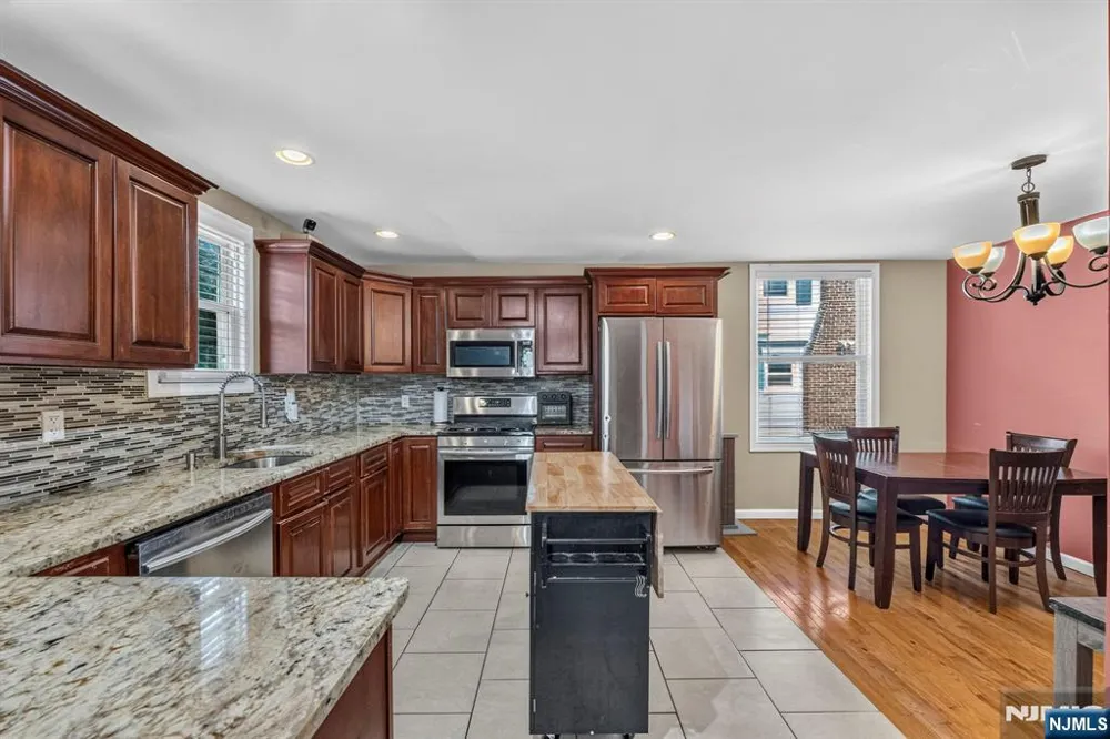 446 Clifton Avenue Newark, NJ 07104