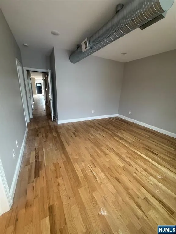 372 E 27th Street 201 Paterson, NJ 07514