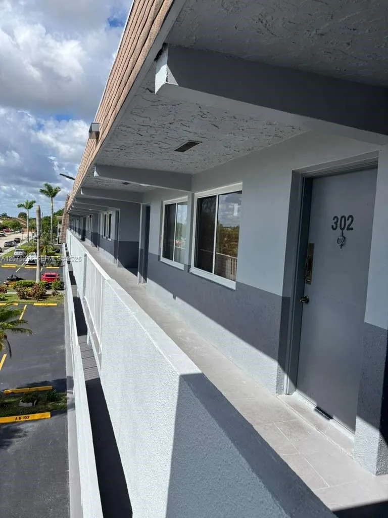 11005 SW 1st St #302 Sweetwater, FL 33174