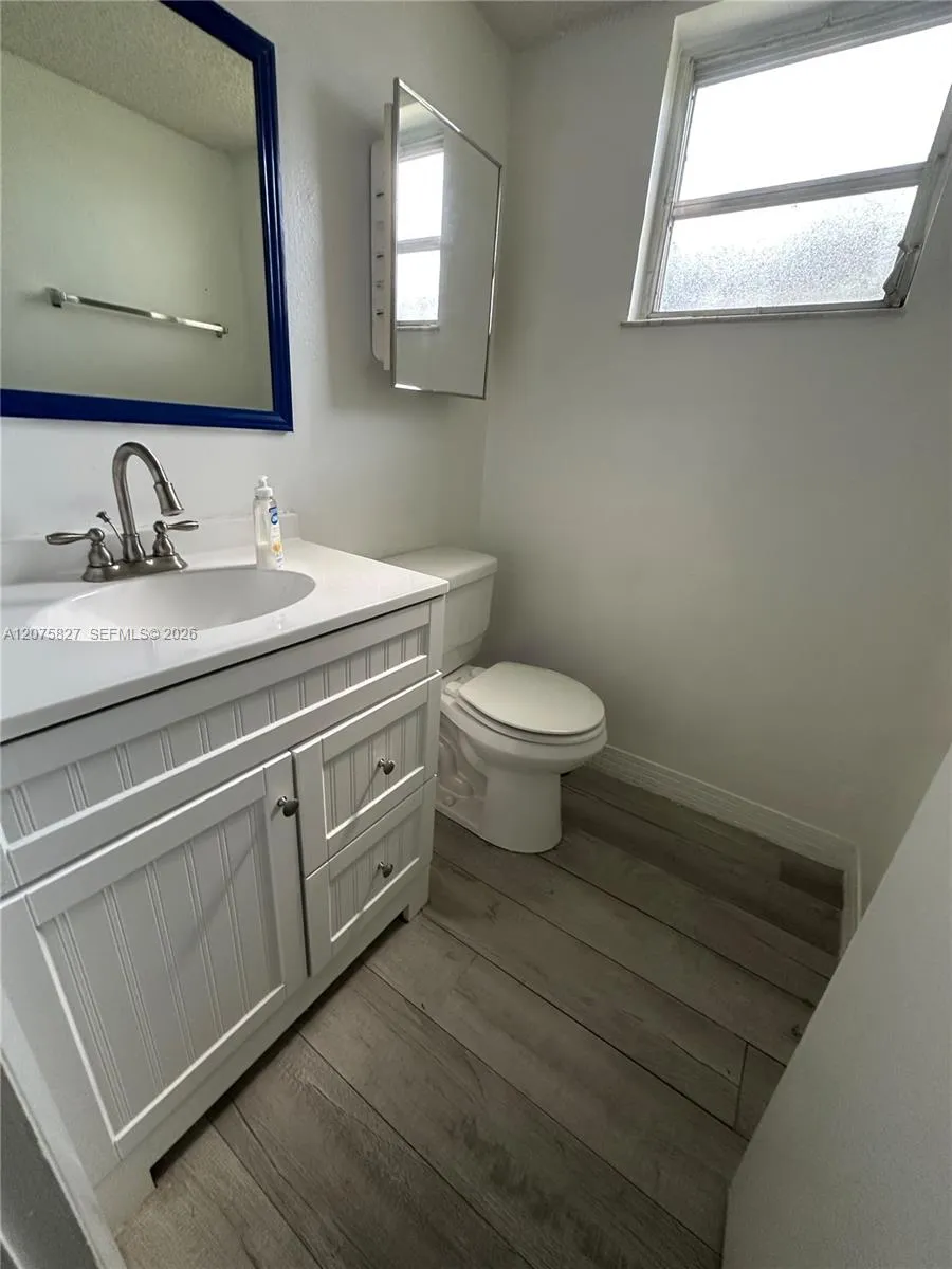 3777 NW 78th Ave #10B Davie, FL 33024