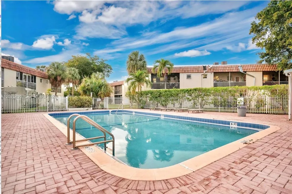 3777 NW 78th Ave #10B Davie, FL 33024