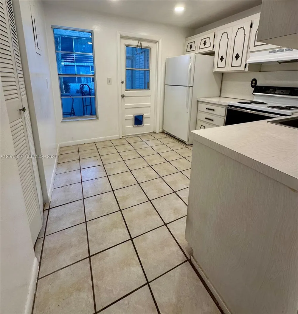 3777 NW 78th Ave #10B Davie, FL 33024