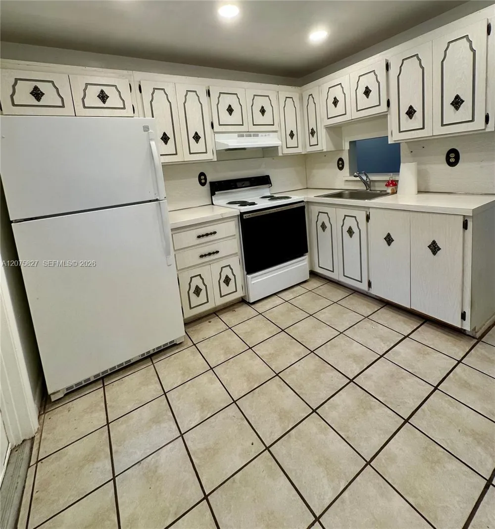 3777 NW 78th Ave #10B Davie, FL 33024