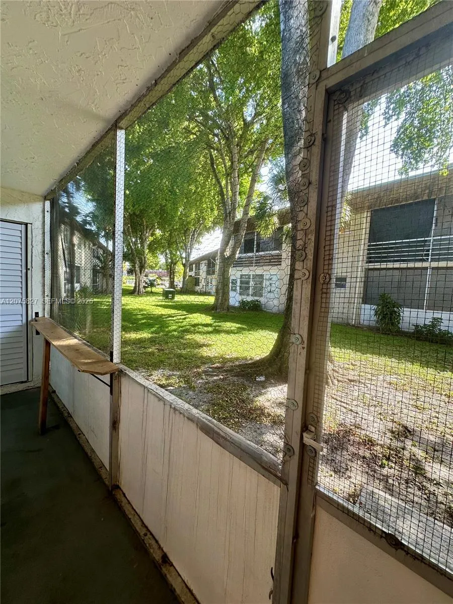 3777 NW 78th Ave #10B Davie, FL 33024