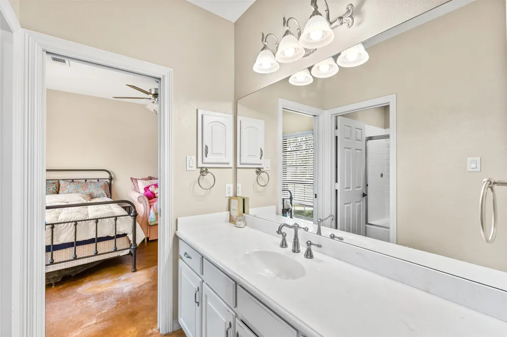 1010 Williams Street Ennis, TX 75119