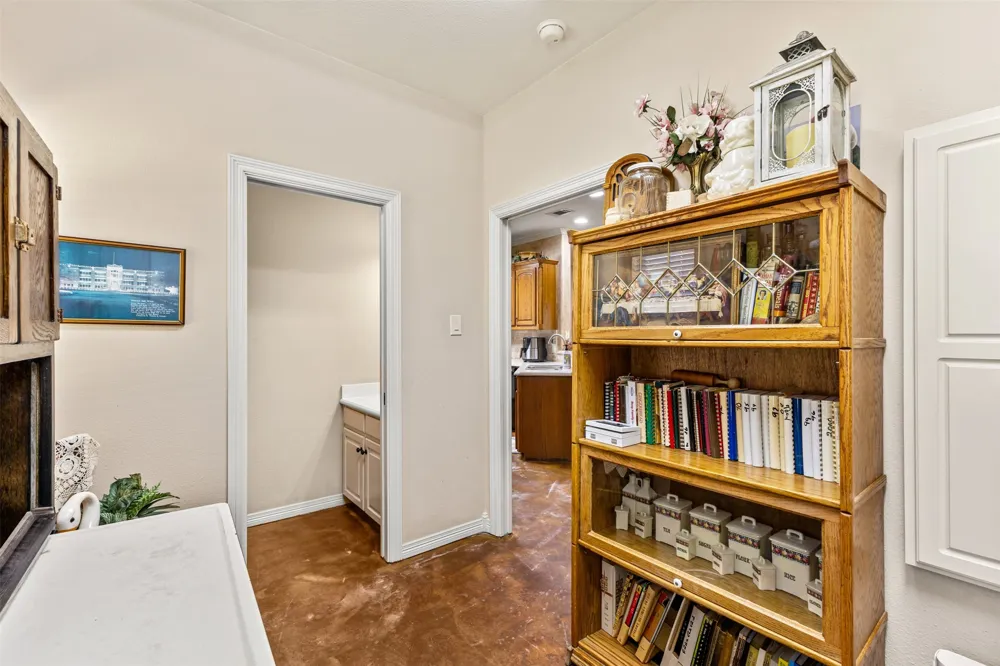 1010 Williams Street Ennis, TX 75119