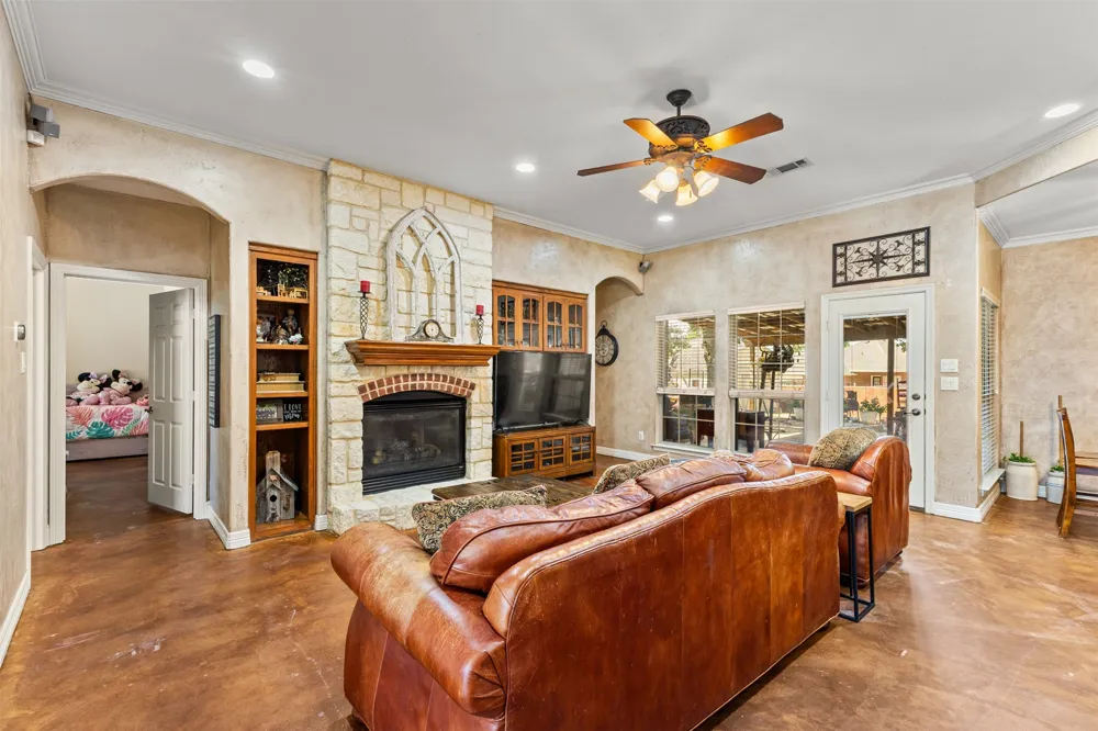 1010 Williams Street Ennis, TX 75119