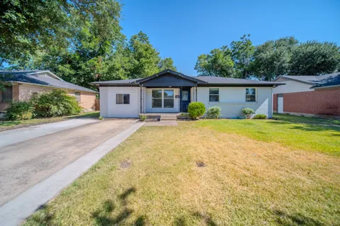 2901 Maple Drive