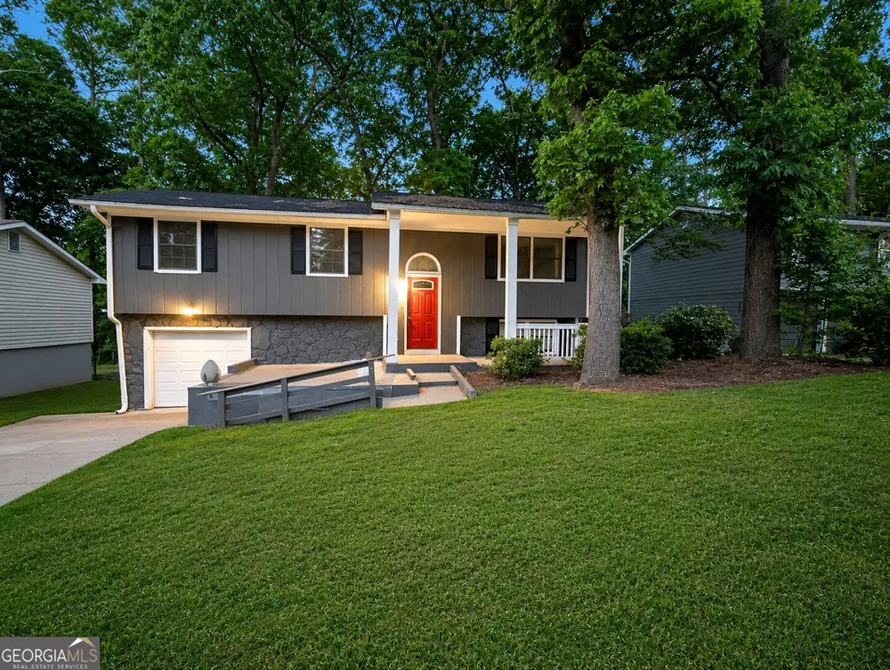 2153 Cherokee Valley CIR Lithonia, GA 30058