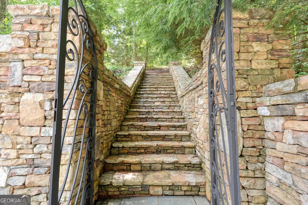 202 Sanderlin Mountain DR N Big Canoe, GA 30143