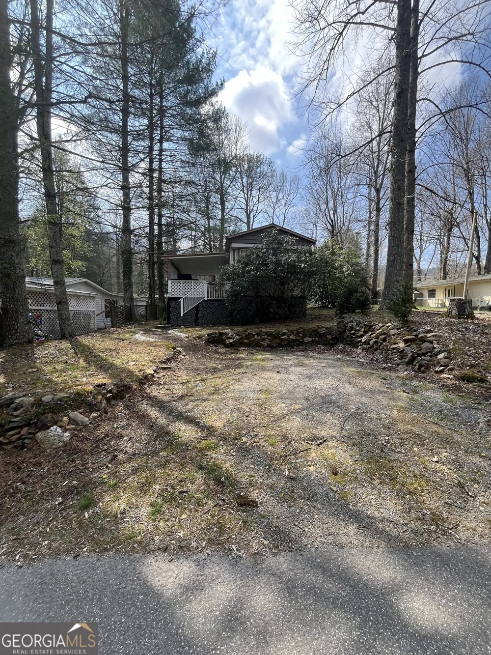 22 Leisure Woods CIR Hiawassee, GA 30546