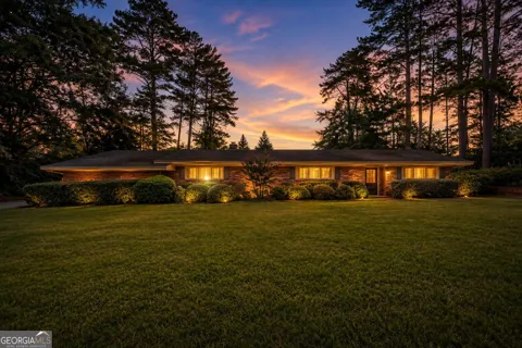 104 Woodlawn PL