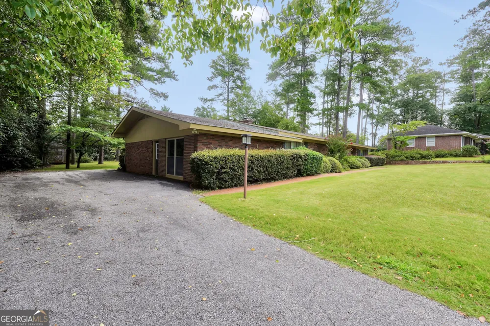 104 Woodlawn PL Thomaston, GA 30286