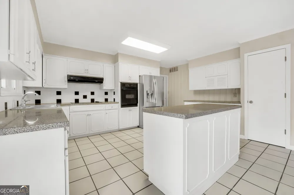 104 Woodlawn PL Thomaston, GA 30286