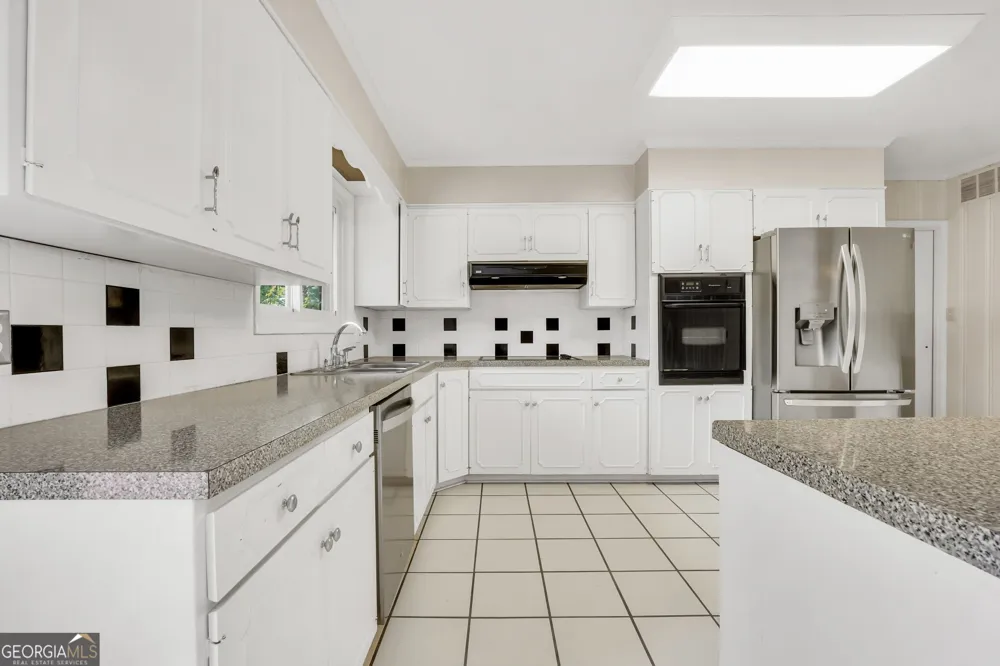 104 Woodlawn PL Thomaston, GA 30286