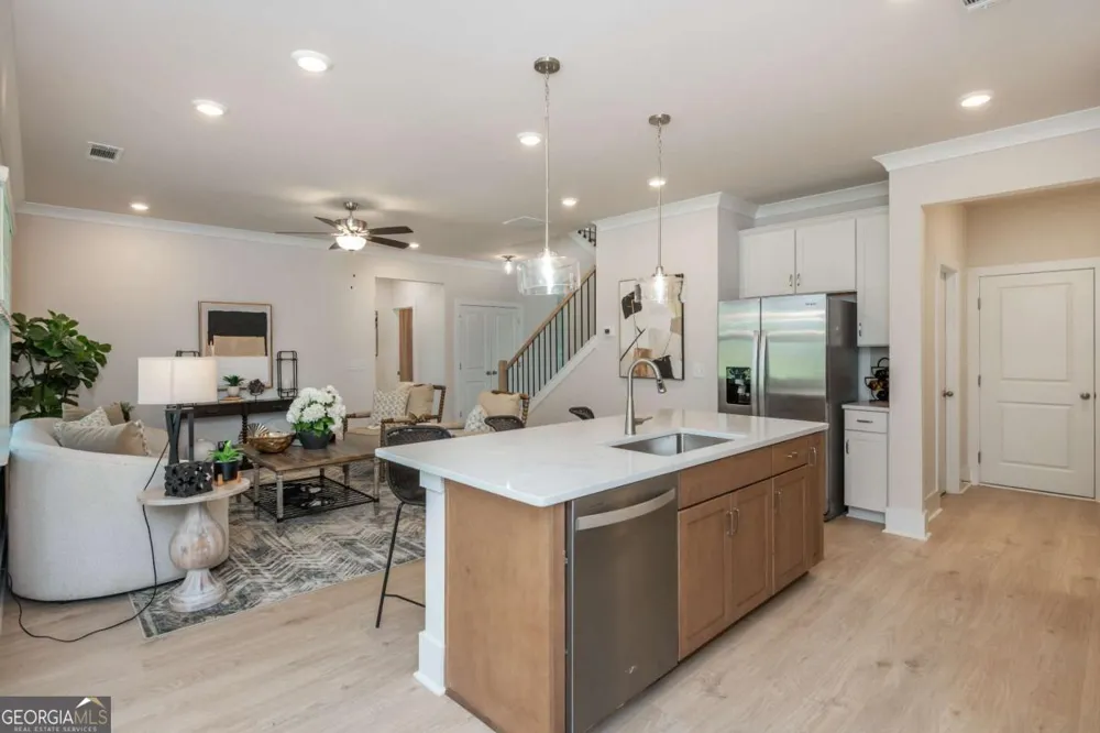 5587 Overview DR Flowery Branch, GA 30542