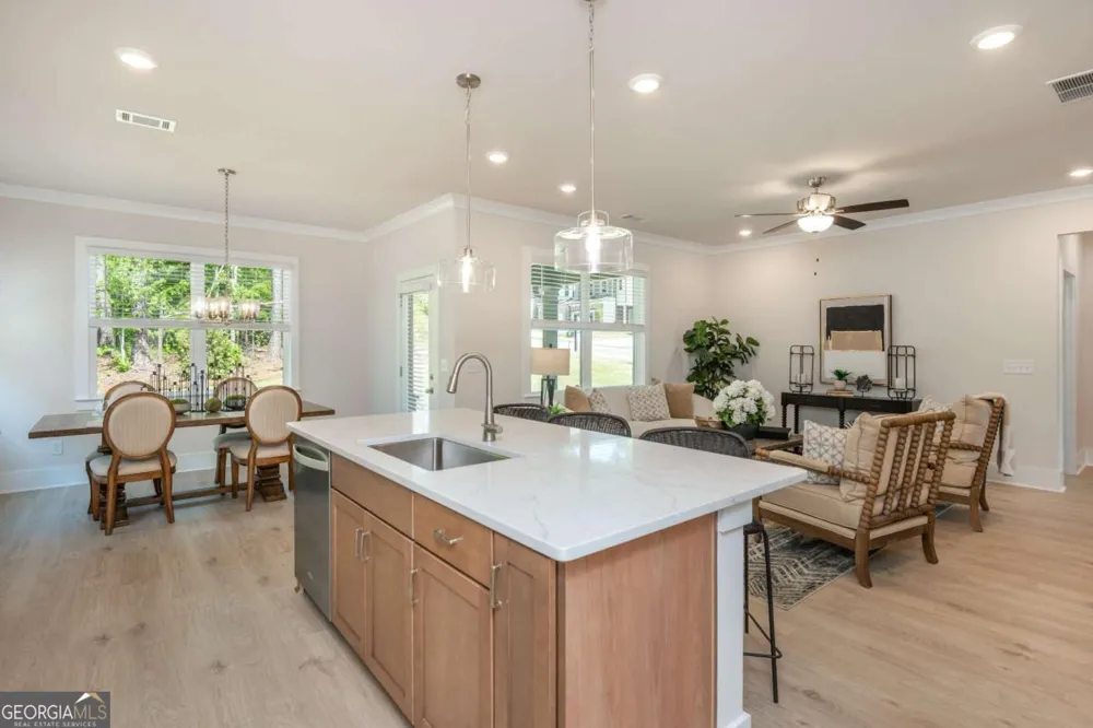 5587 Overview DR Flowery Branch, GA 30542