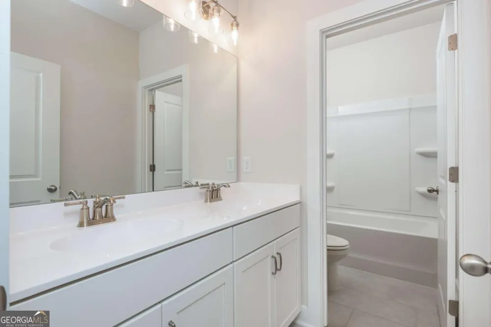 5587 Overview DR Flowery Branch, GA 30542