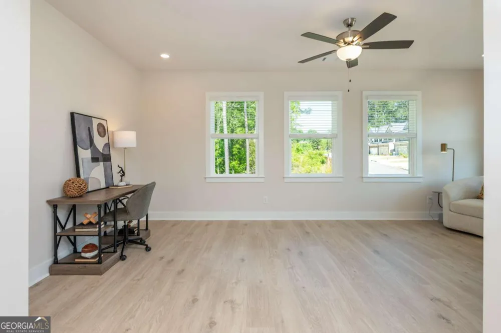 5587 Overview DR Flowery Branch, GA 30542