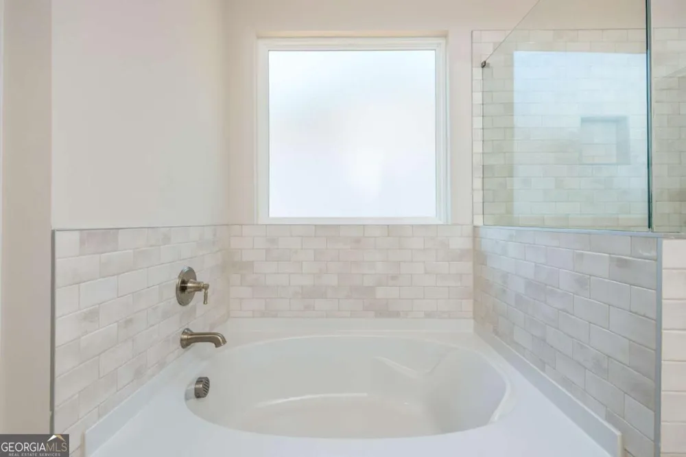 5587 Overview DR Flowery Branch, GA 30542