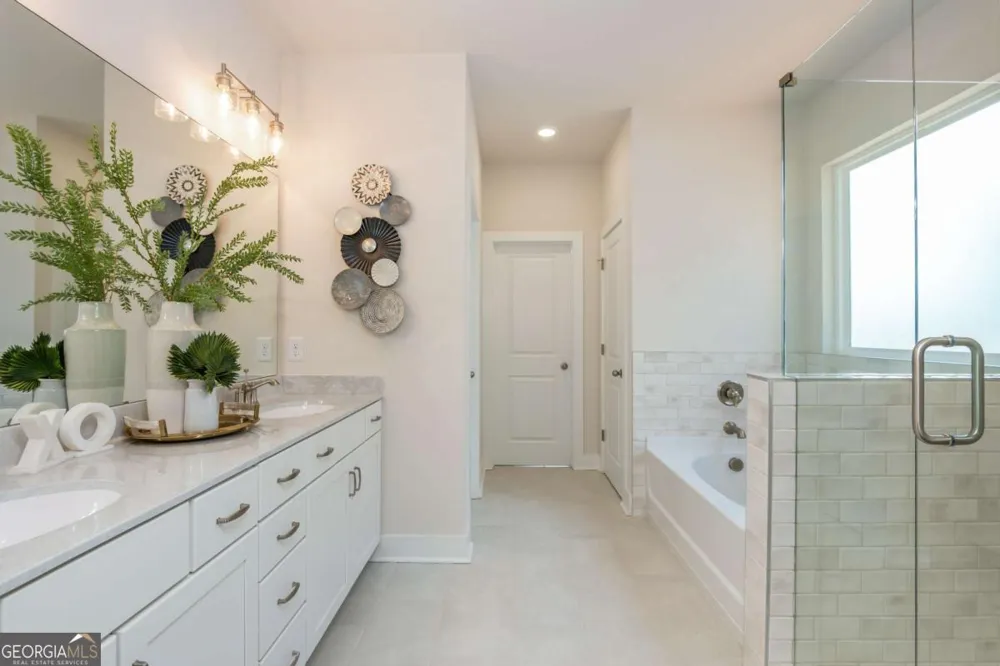 5587 Overview DR Flowery Branch, GA 30542