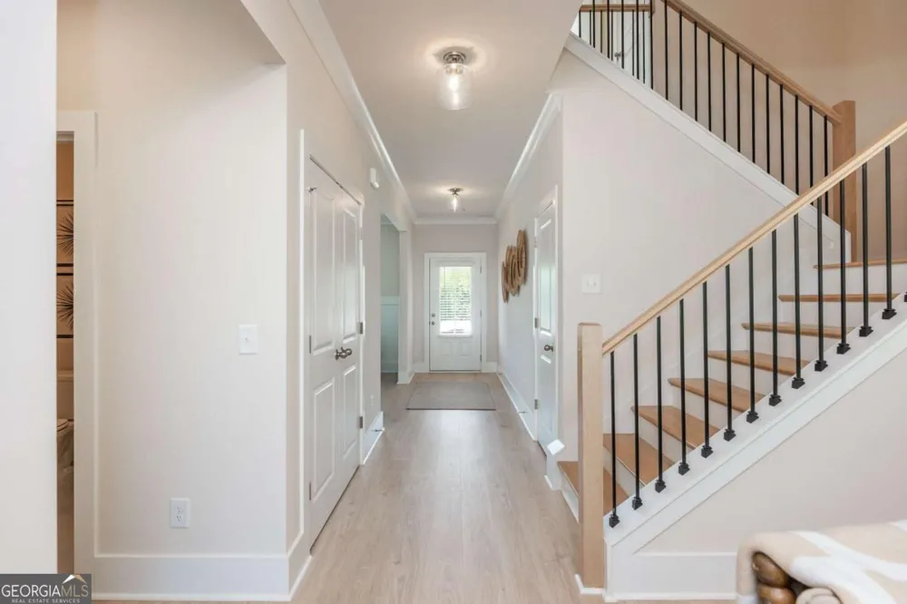 5587 Overview DR Flowery Branch, GA 30542