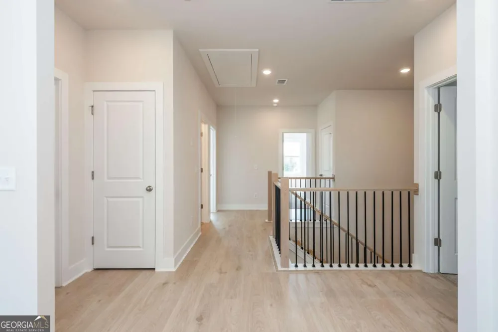5587 Overview DR Flowery Branch, GA 30542