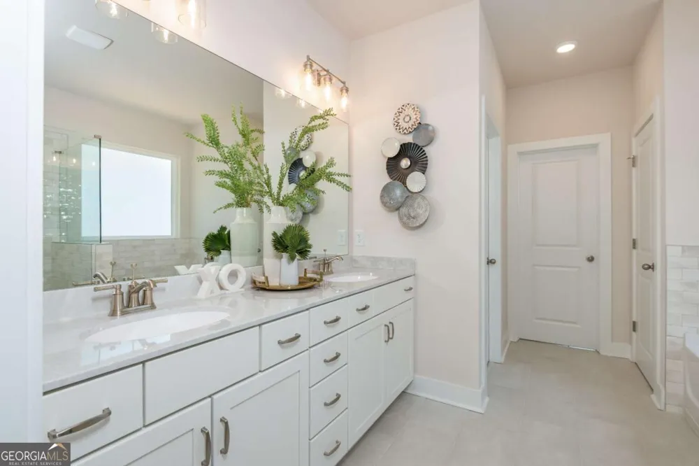 5587 Overview DR Flowery Branch, GA 30542