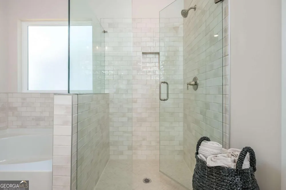 5587 Overview DR Flowery Branch, GA 30542