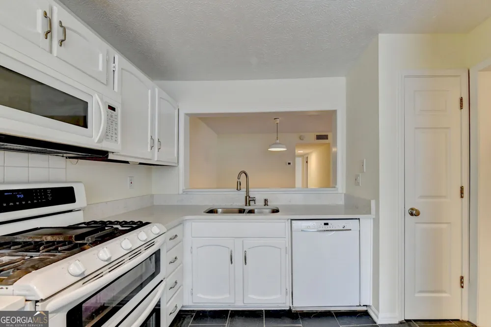 1305 Weatherstone WAY NE Atlanta, GA 30324