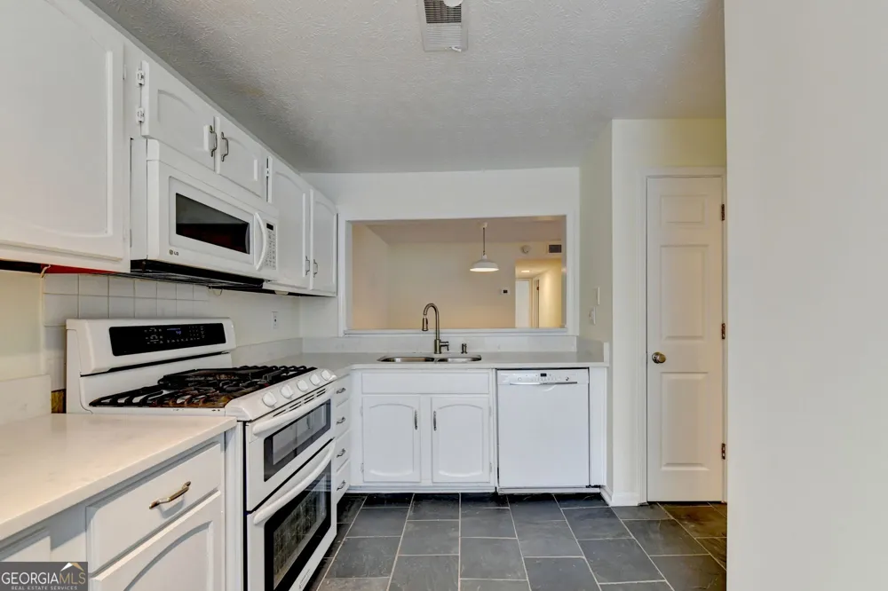 1305 Weatherstone WAY NE Atlanta, GA 30324