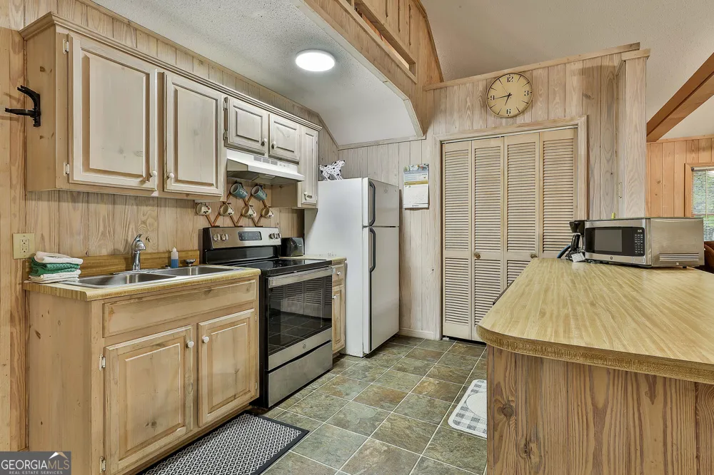 106 Chalet CIR Pine Mountain, GA 31822