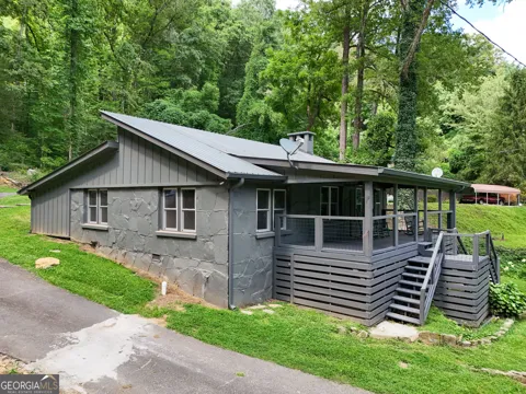 56 Hawthorn LN
