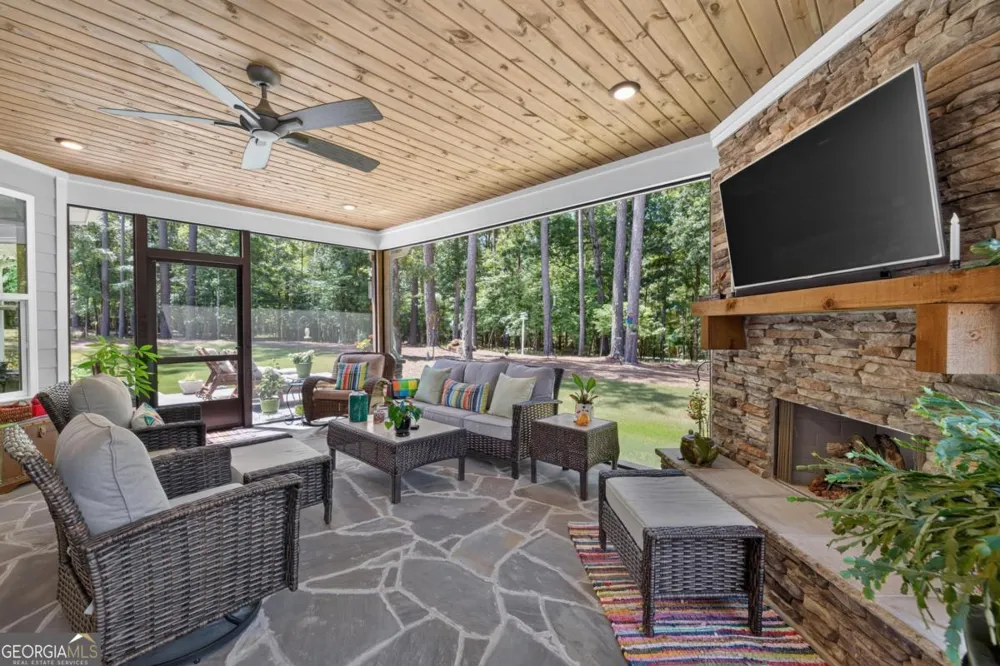 2171 Osprey Poynte Greensboro, GA 30642
