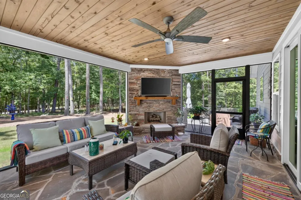 2171 Osprey Poynte Greensboro, GA 30642