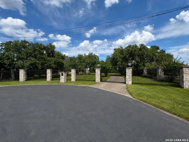 7910 Triple Crown Boerne, TX 78015