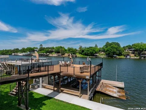 208 Riverside Dr