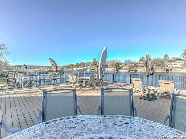 208 Riverside Dr Kingsland, TX 78639