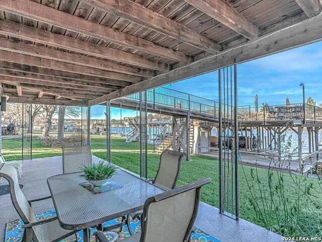 208 Riverside Dr Kingsland, TX 78639