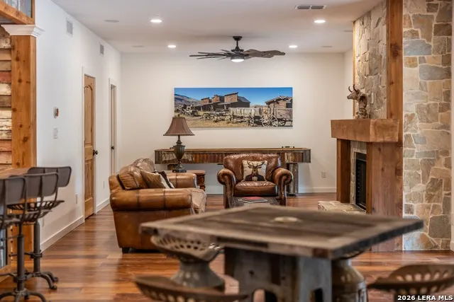 1080 FRELSBURG RD Alleyton, TX 78935