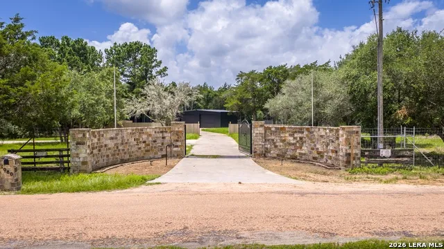 1080 FRELSBURG RD Alleyton, TX 78935