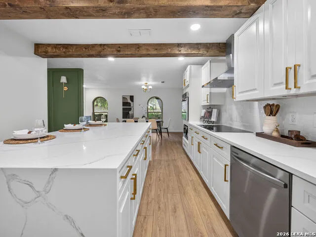 301 Sagecrest Dr Hollywood Park, TX 78232