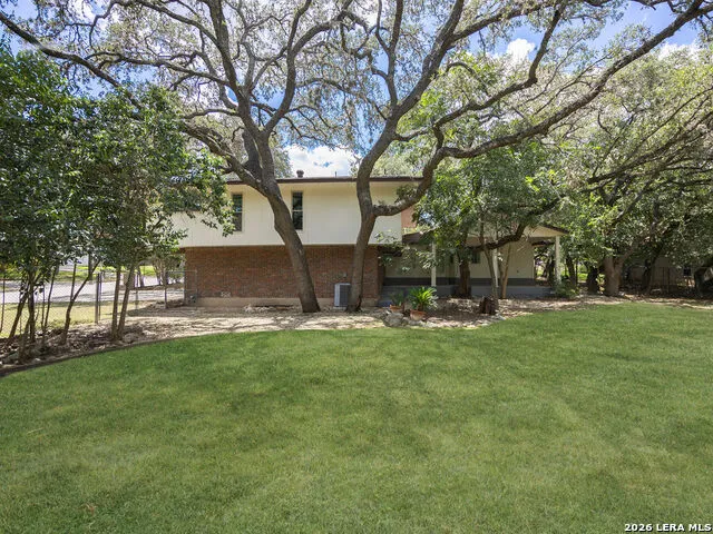 301 Sagecrest Dr Hollywood Park, TX 78232
