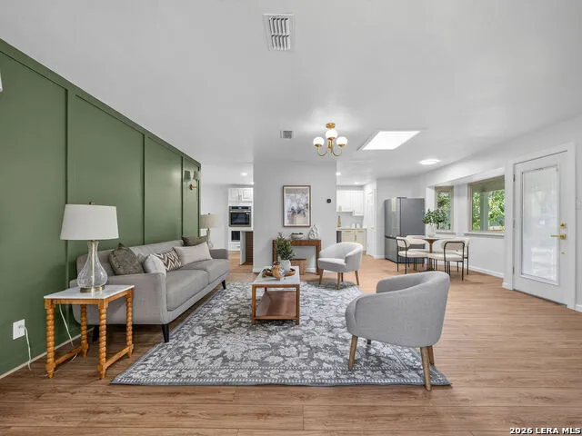 301 Sagecrest Dr Hollywood Park, TX 78232