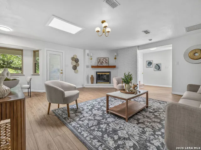 301 Sagecrest Dr Hollywood Park, TX 78232