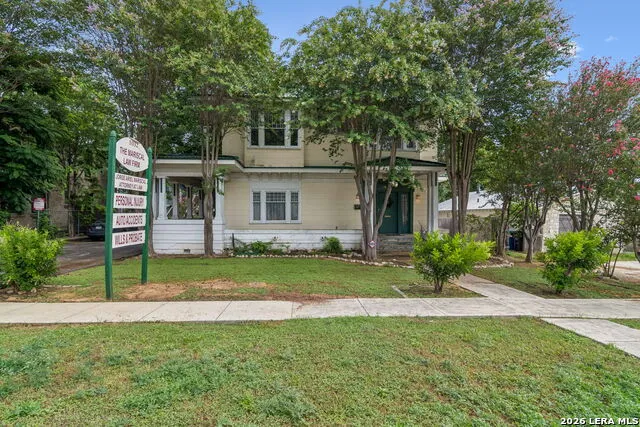 1032 W Woodlawn San Antonio, TX 78201